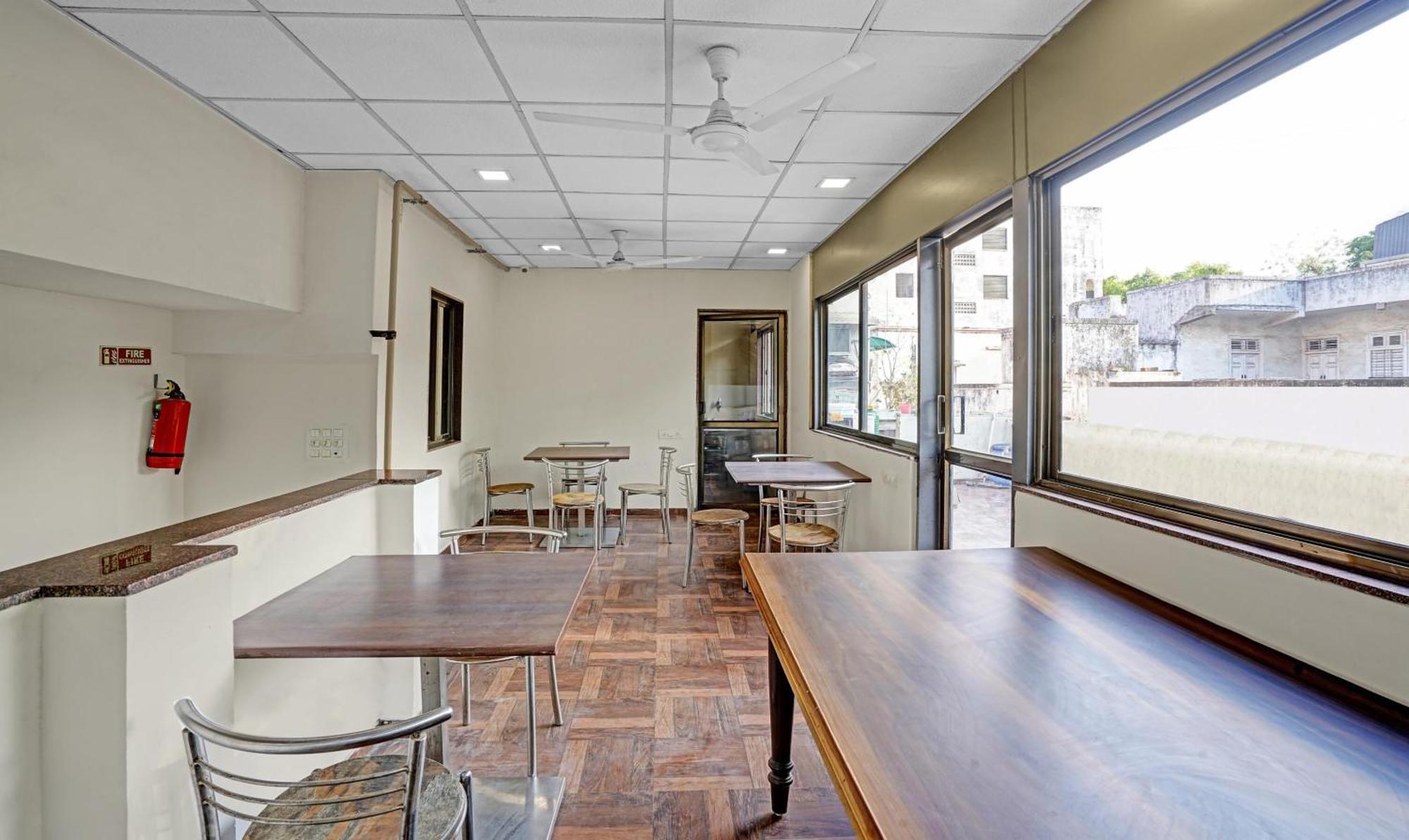 Hotel Aakash Navrangpura Amhedabad Dış mekan fotoğraf