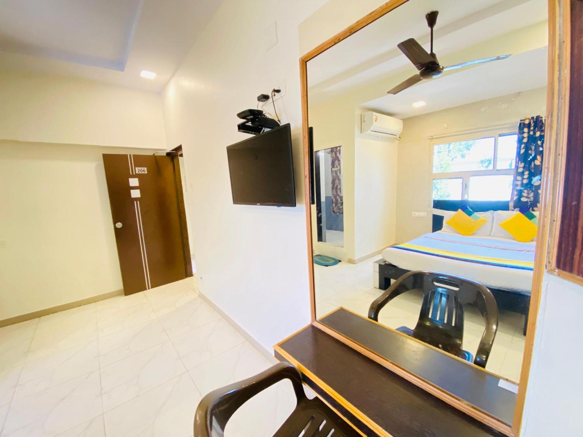 Hotel Aakash Navrangpura Amhedabad Dış mekan fotoğraf
