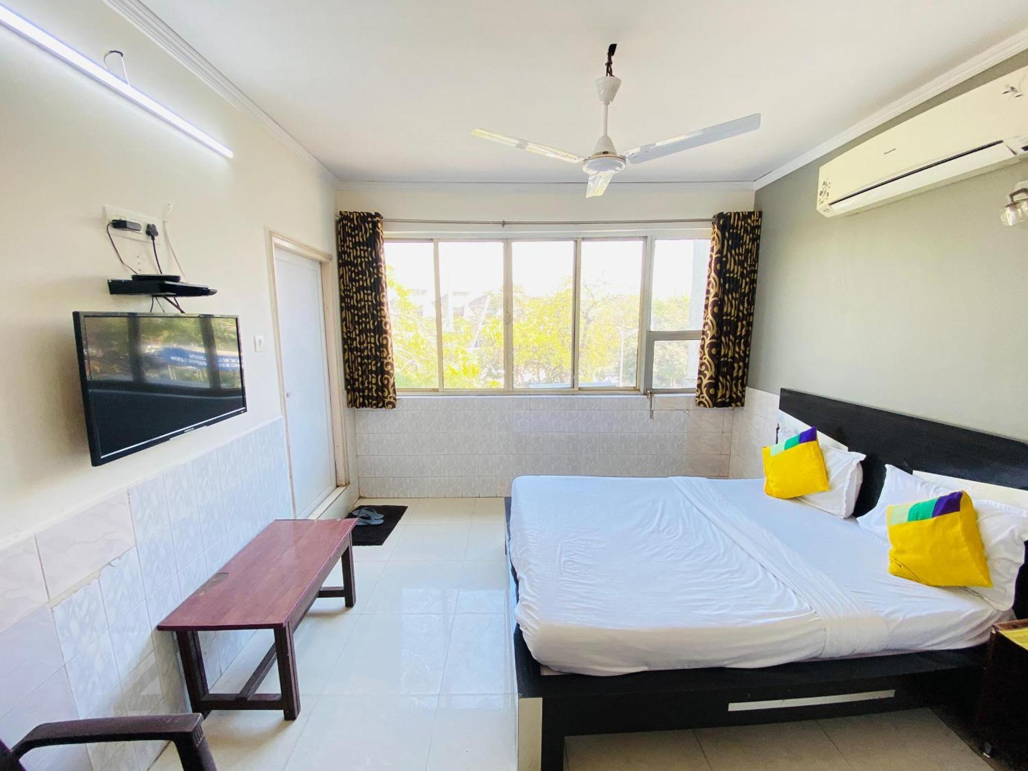 Hotel Aakash Navrangpura Amhedabad Dış mekan fotoğraf