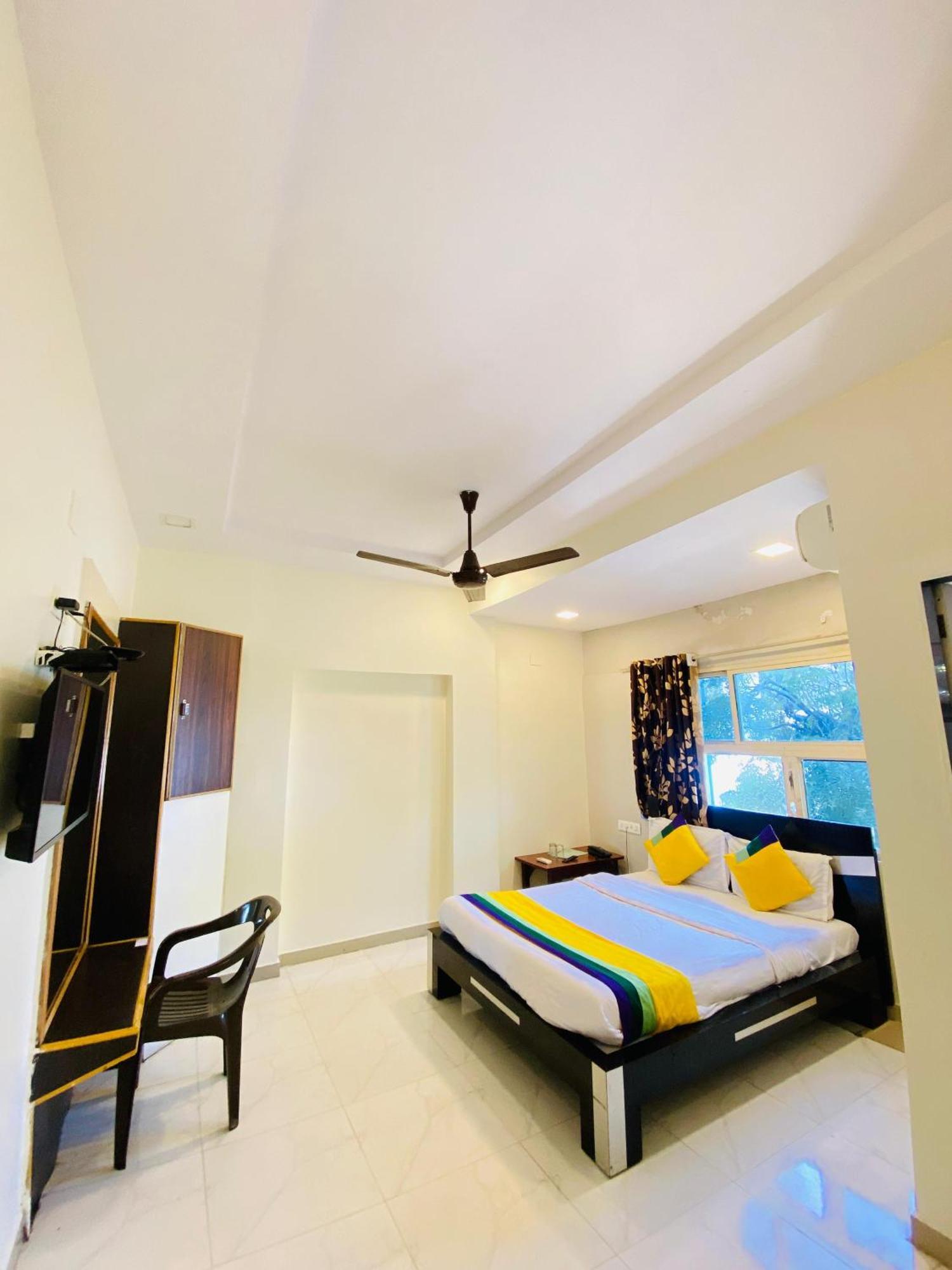 Hotel Aakash Navrangpura Amhedabad Dış mekan fotoğraf
