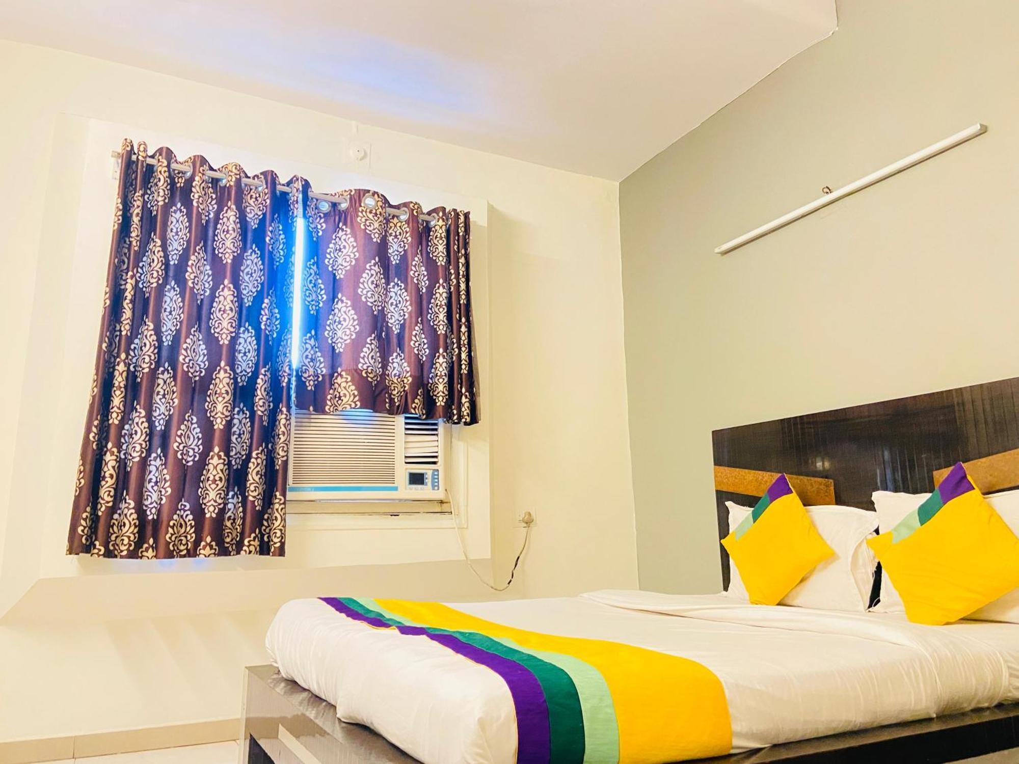 Hotel Aakash Navrangpura Amhedabad Dış mekan fotoğraf