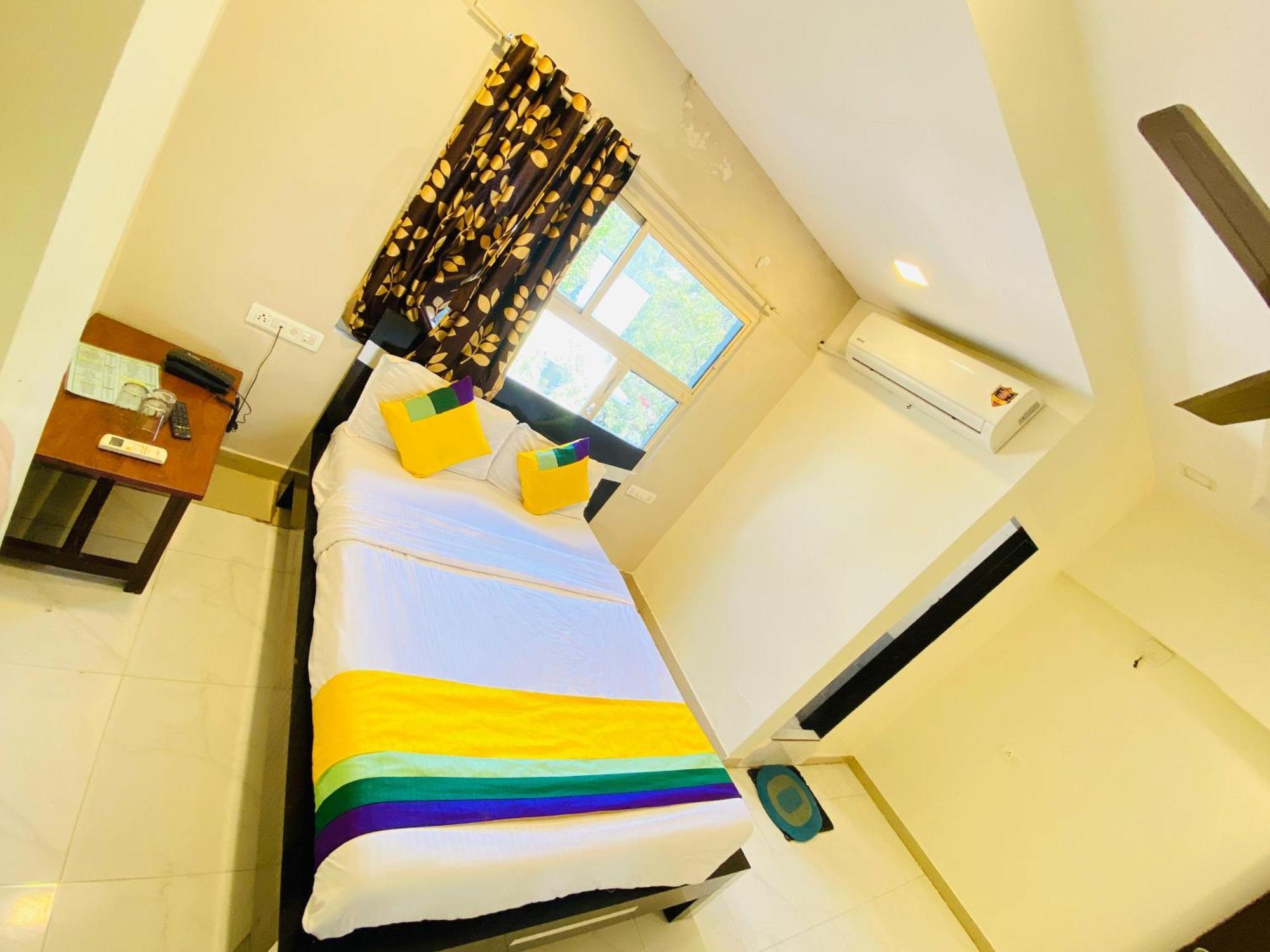 Hotel Aakash Navrangpura Amhedabad Dış mekan fotoğraf