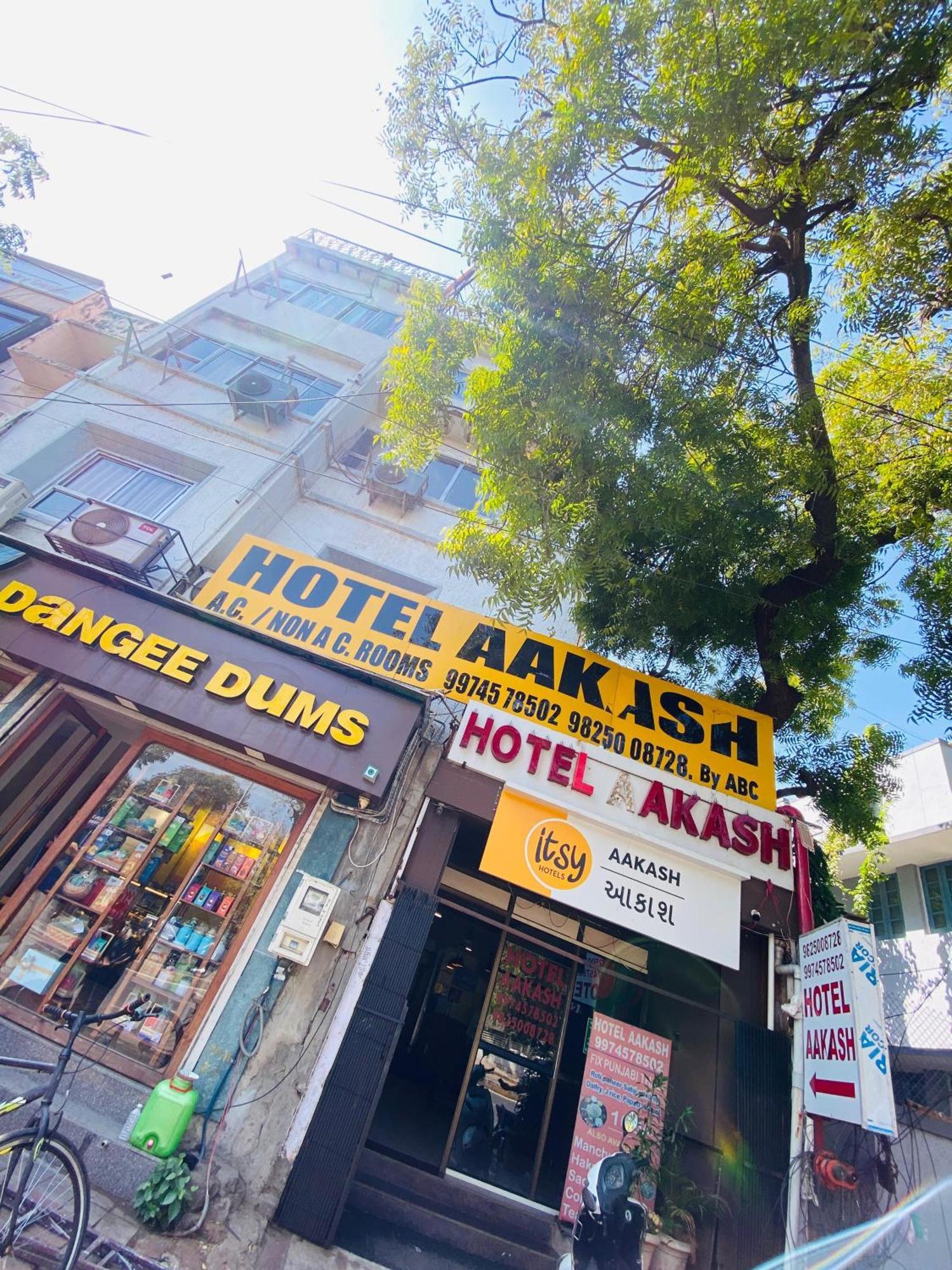 Hotel Aakash Navrangpura Amhedabad Dış mekan fotoğraf