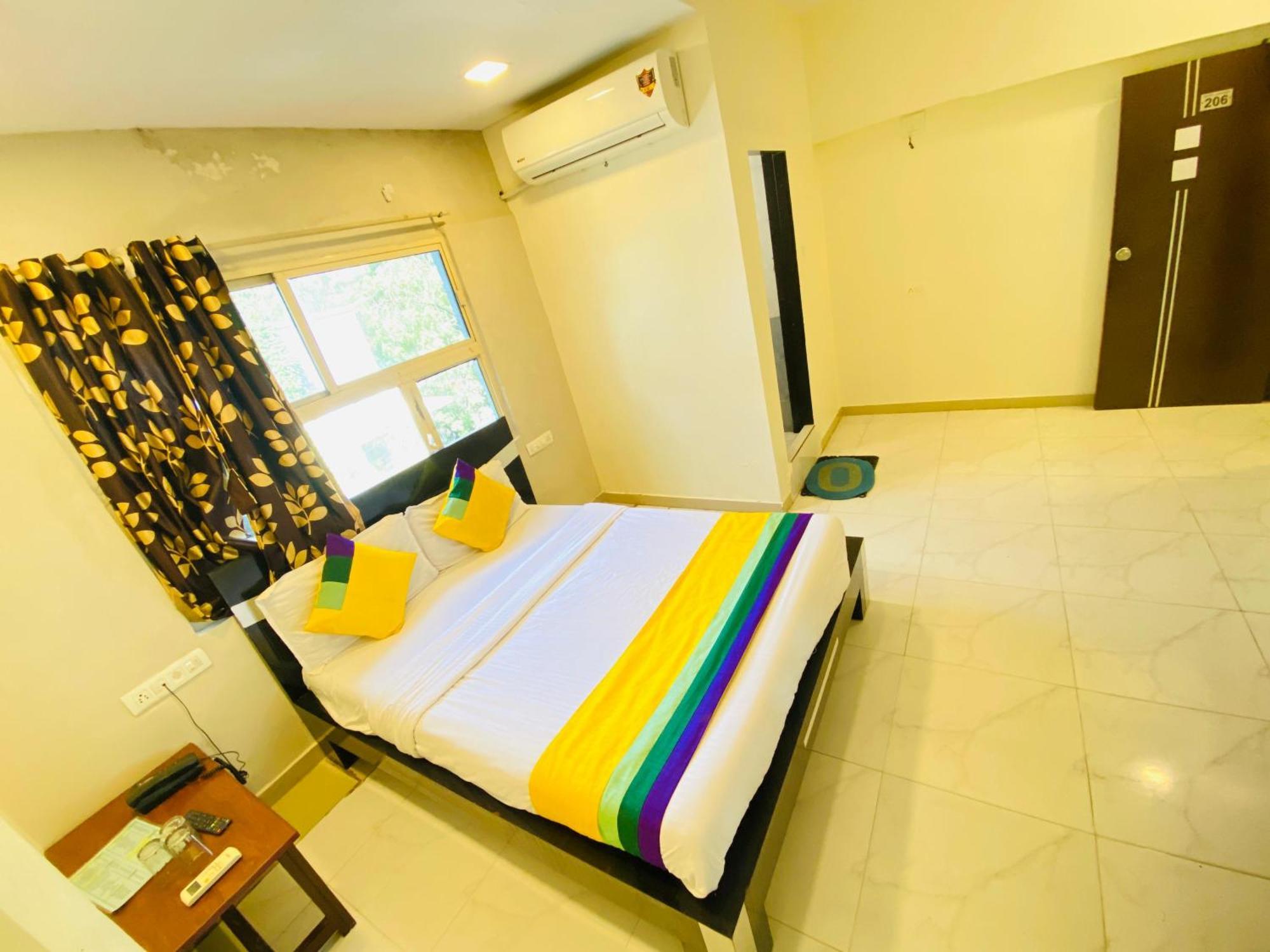 Hotel Aakash Navrangpura Amhedabad Dış mekan fotoğraf