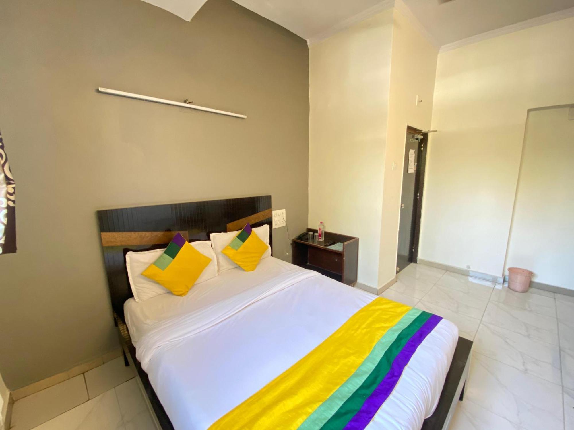 Hotel Aakash Navrangpura Amhedabad Dış mekan fotoğraf