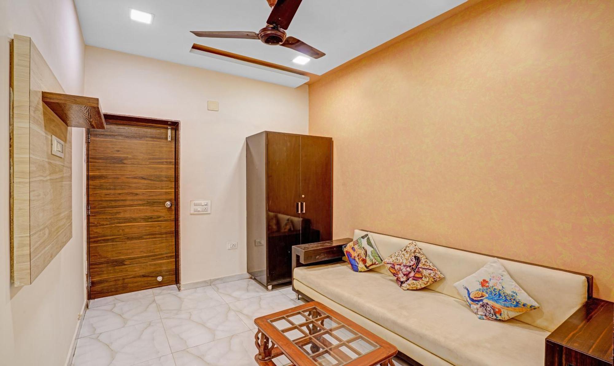Hotel Aakash Navrangpura Amhedabad Dış mekan fotoğraf