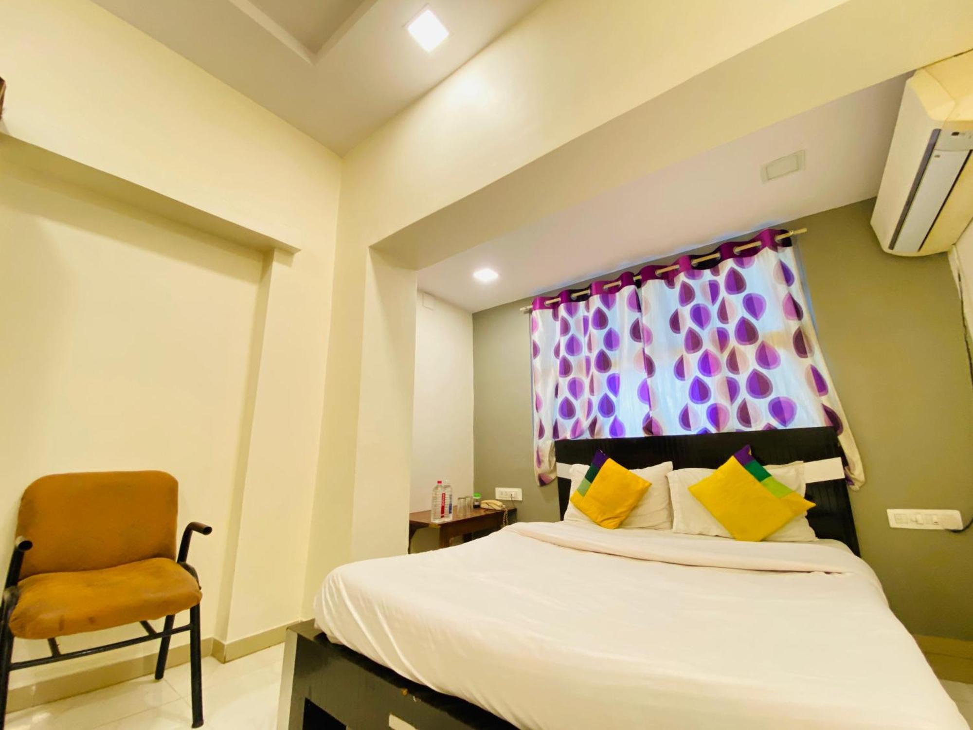 Hotel Aakash Navrangpura Amhedabad Dış mekan fotoğraf