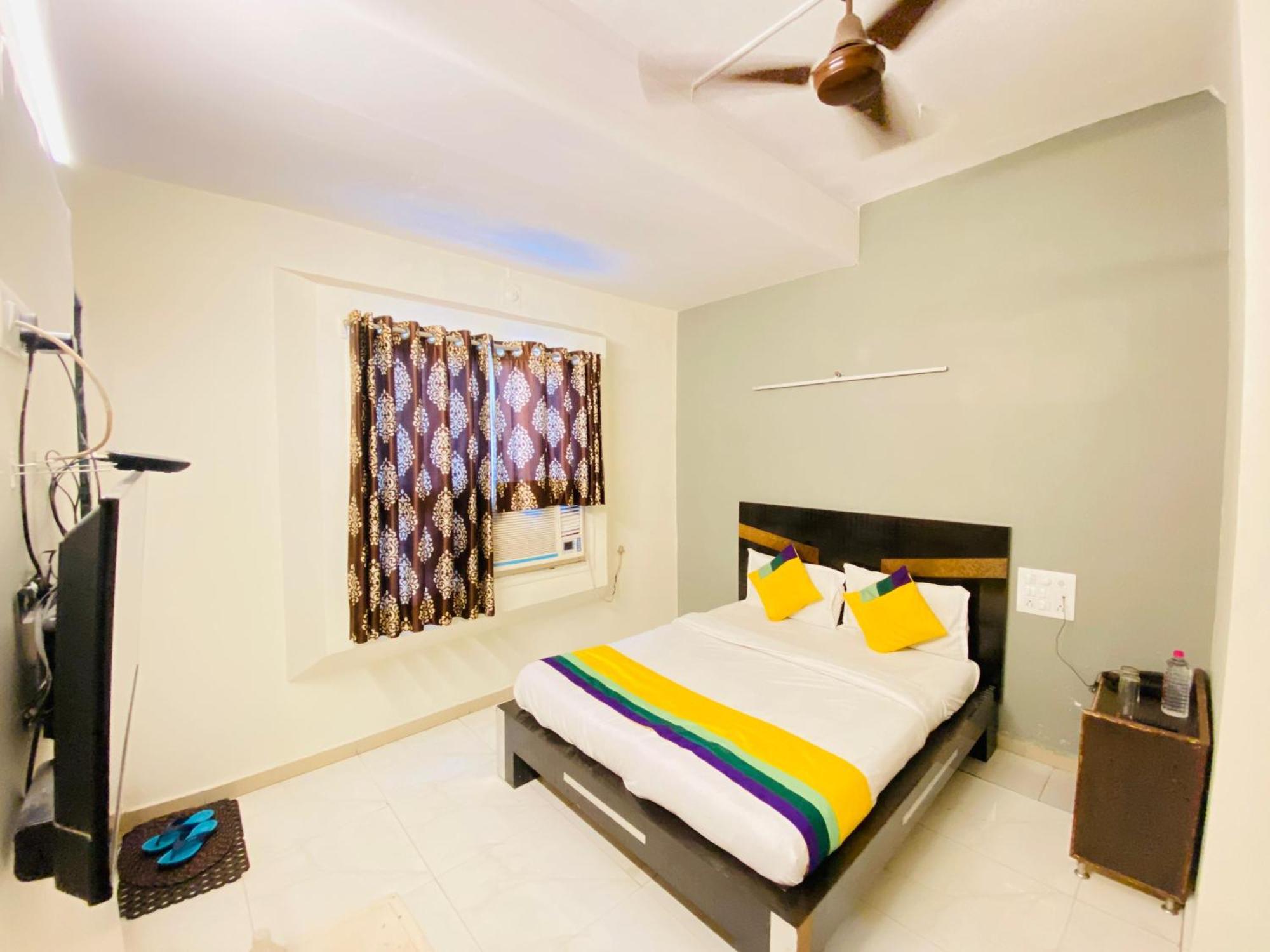 Hotel Aakash Navrangpura Amhedabad Dış mekan fotoğraf