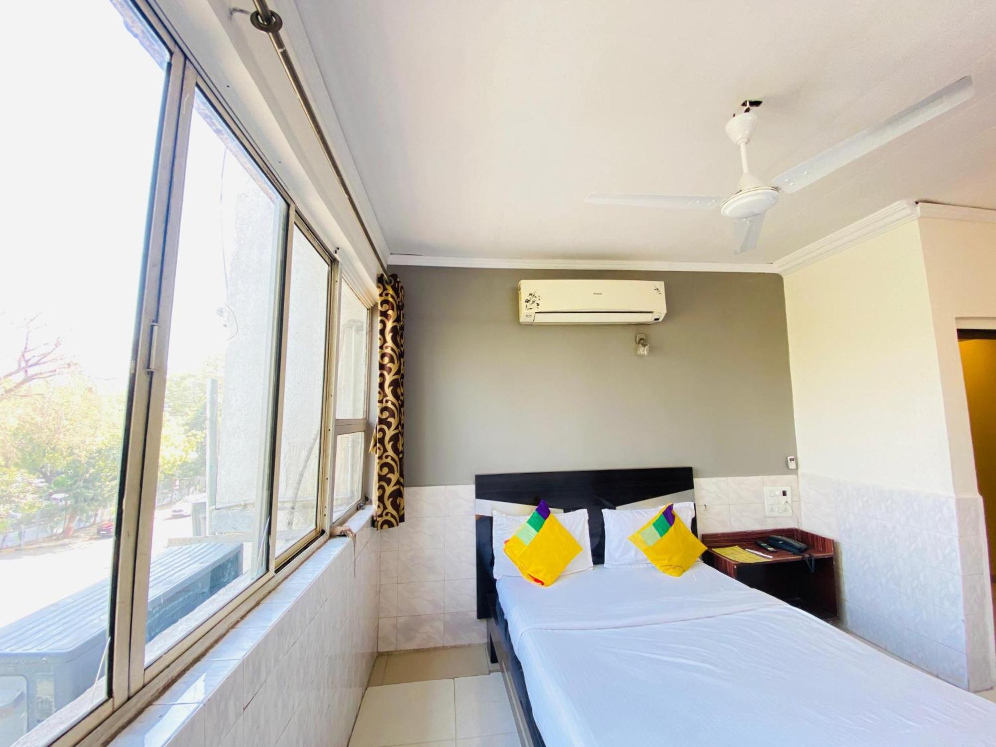 Hotel Aakash Navrangpura Amhedabad Dış mekan fotoğraf