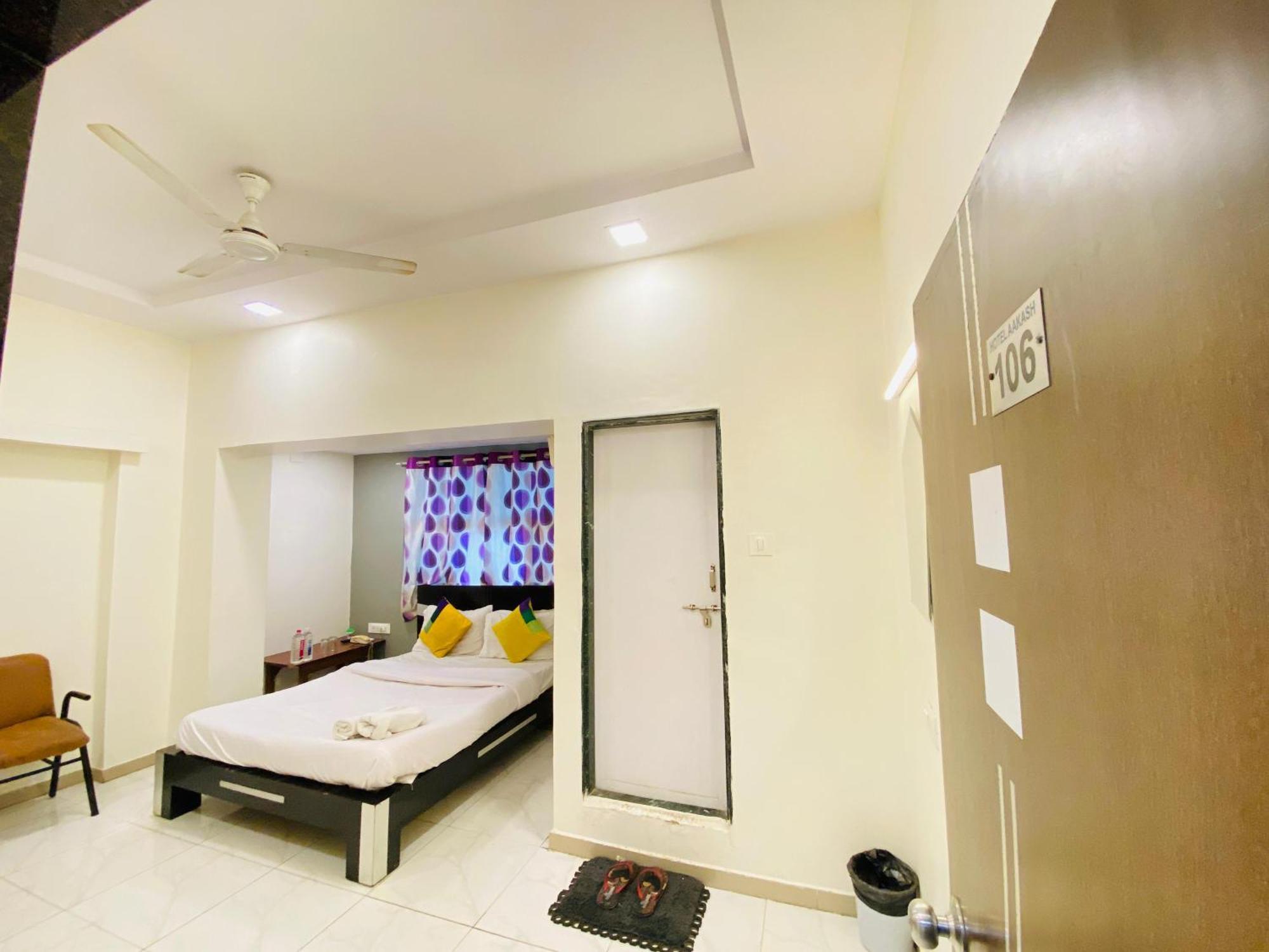Hotel Aakash Navrangpura Amhedabad Dış mekan fotoğraf