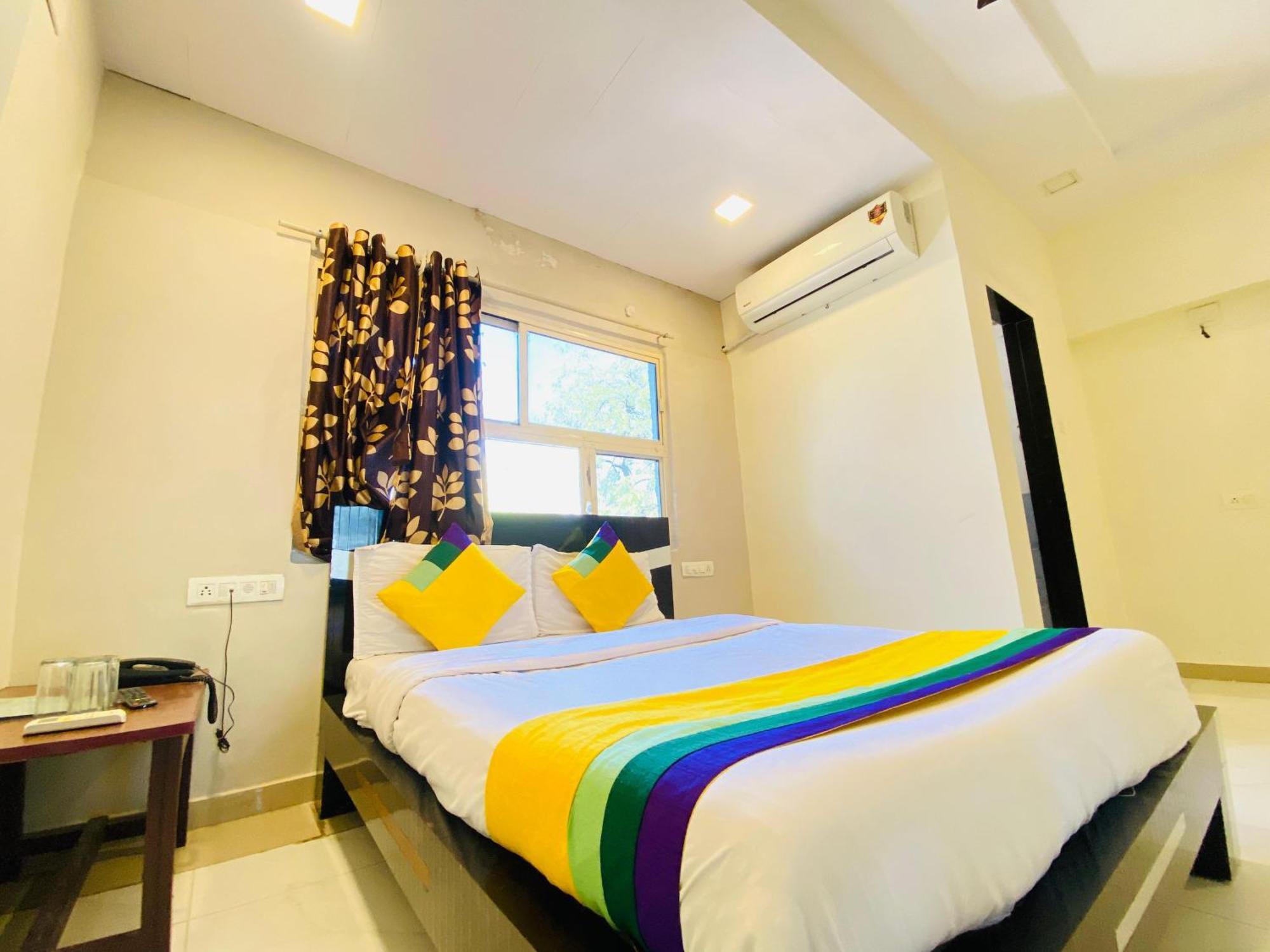 Hotel Aakash Navrangpura Amhedabad Dış mekan fotoğraf