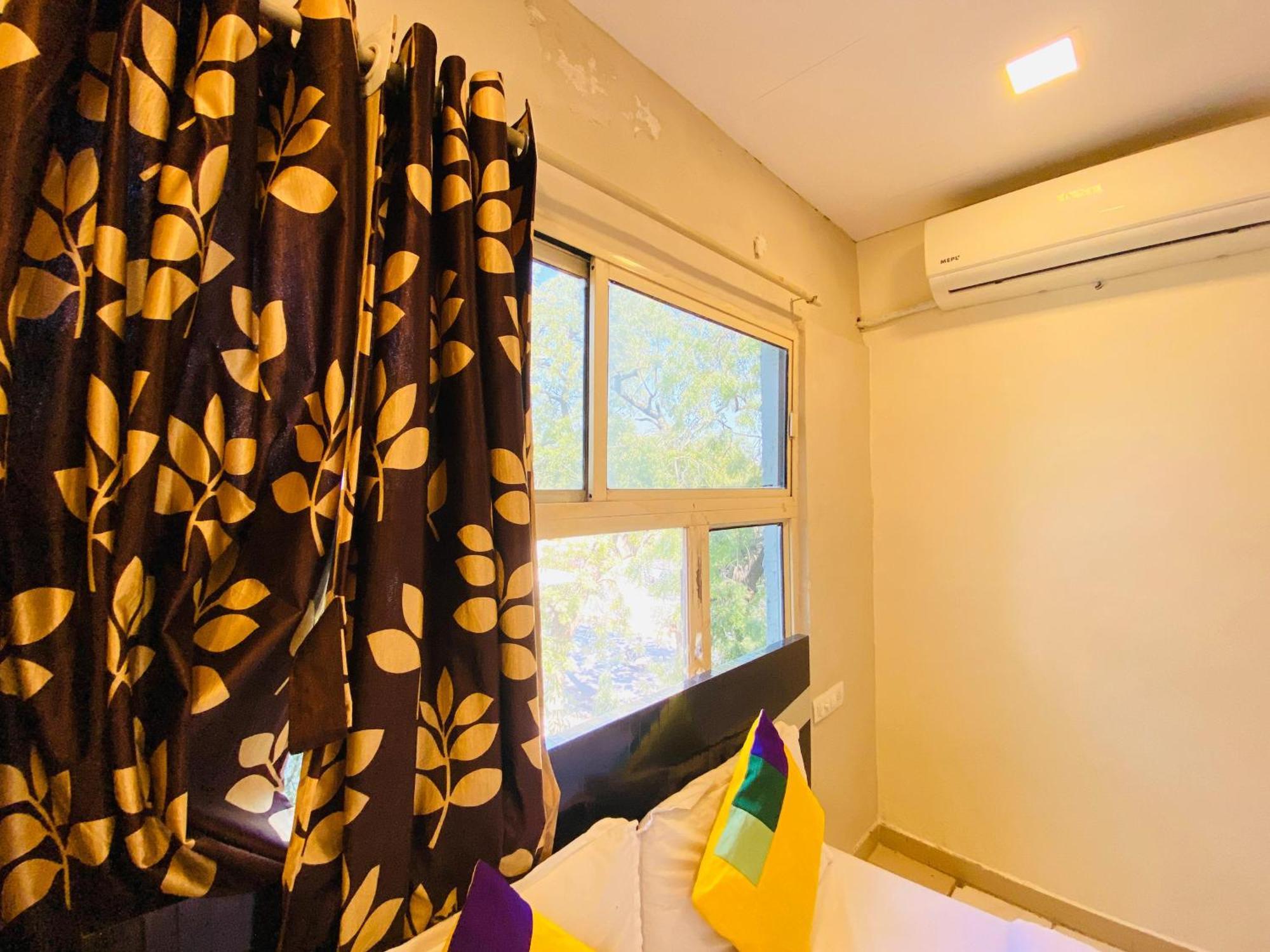 Hotel Aakash Navrangpura Amhedabad Dış mekan fotoğraf