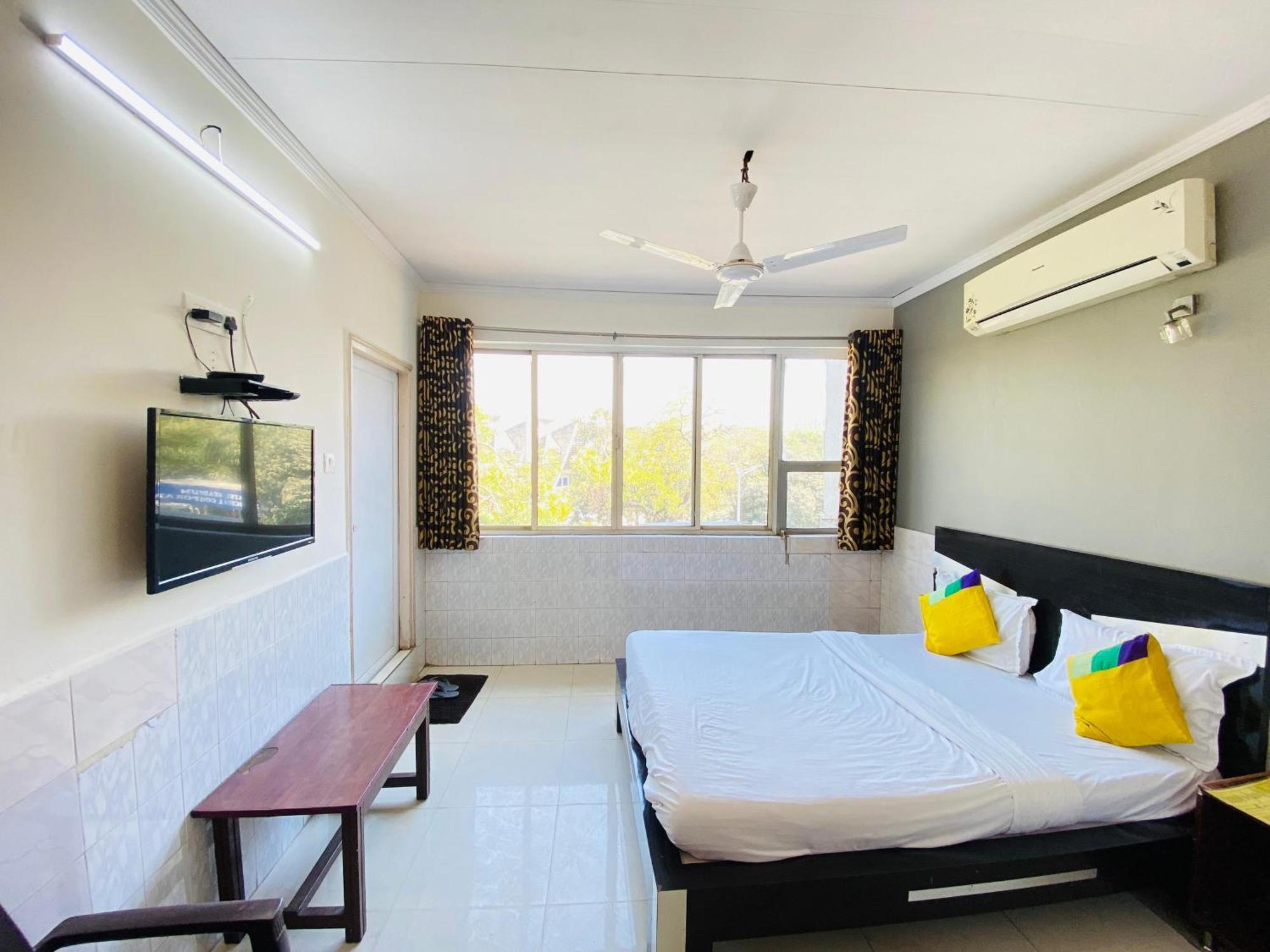 Hotel Aakash Navrangpura Amhedabad Dış mekan fotoğraf